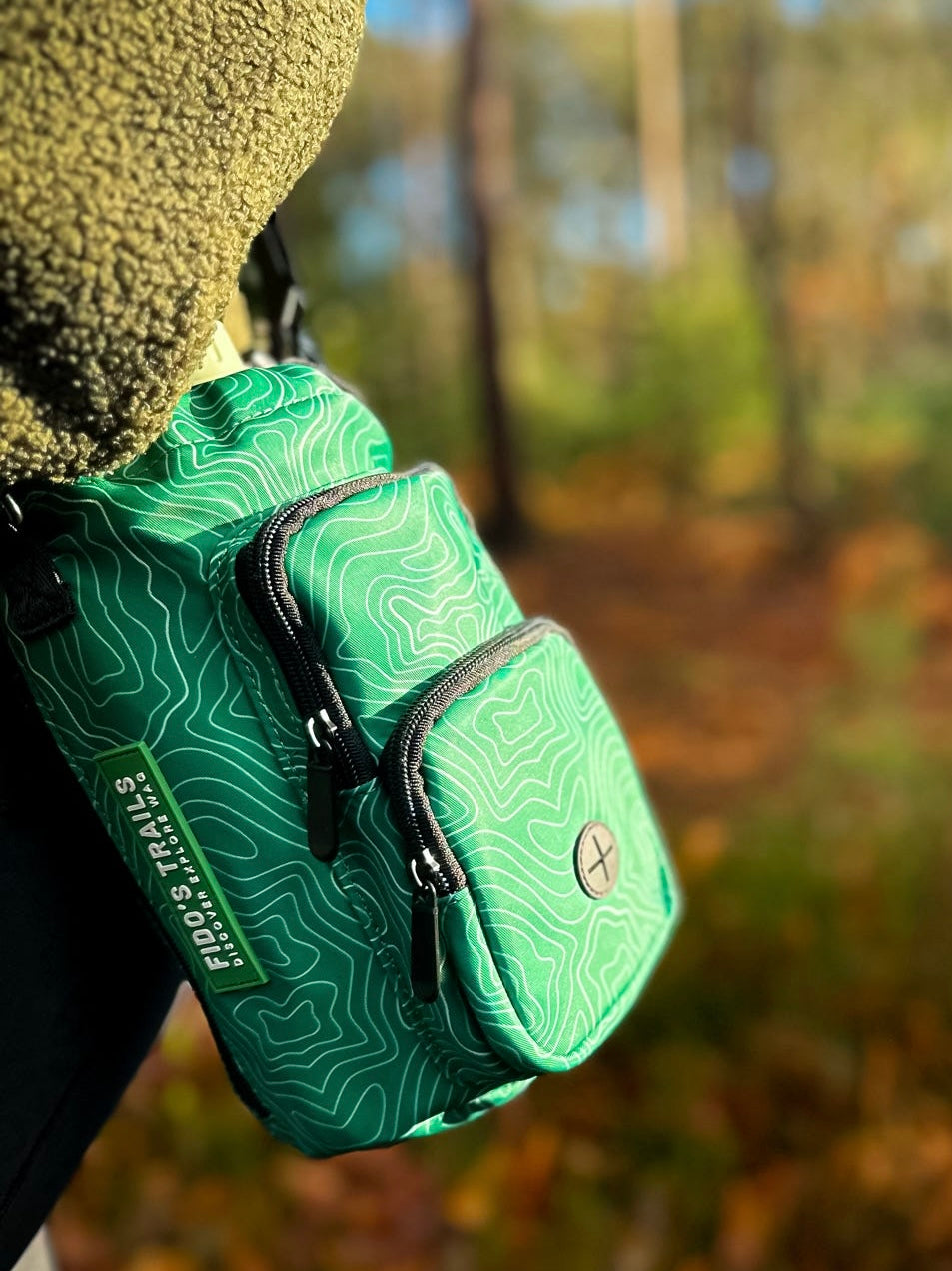 Dog Water Bottle Bag | Contour Trail Crossbody Carrier