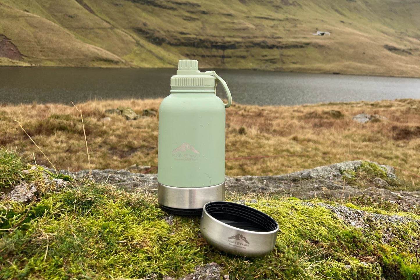 Fido's Trails 3-in-1 Water Bottle with Detachable Bowls – For Dogs & Owners, 1 Litre Sage