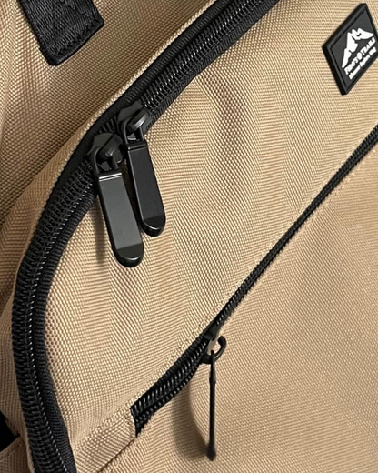 Close-up of durable zip on dog weekender travel bag showing quality materials and design